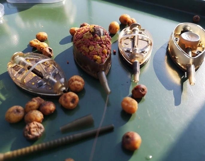 NEW - Size XL - Set of (2x60g) "Douglas" + (2x50g) ,,Aperio'' Mikado Method Feeder Q.M.F. System + Mould - Carp Tench Bream Feeder Method Pellet Dumbells Hybrid Roach