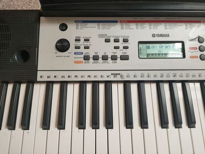 Yamaha YPT-260 Keyboard