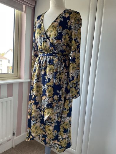 dress Bnwt ichi dress navy floral print dress size small 10/12