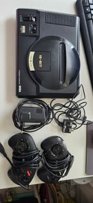 Sega Megadrive 1 + 2 Controllers + 18 Games