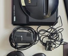 Sega Megadrive 1 + 2 Controllers + 18 Games