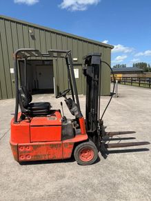 Electric 1 tonne low mast forklift