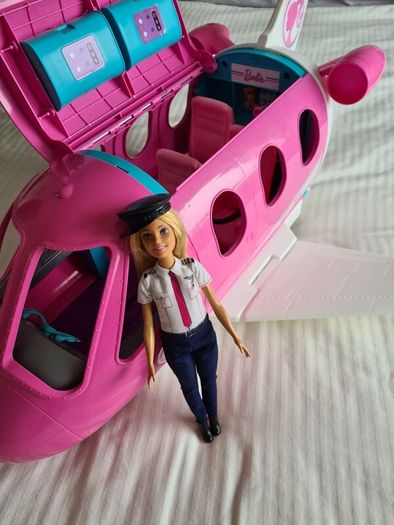 Barbie airplane and pilot Barbie