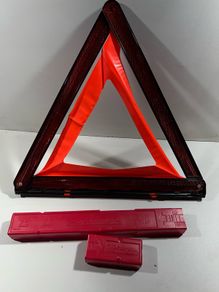 Bmw 5 Series F10 F11 Emergency Hazard Warning Triangle 2010 6770487 A3l2b930g