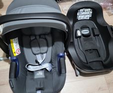 Britax Romer BABY-SAFE 2 i Size Car Seat with base
