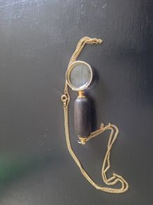 Stunning vintage mini magnifying glass necklace  - gold