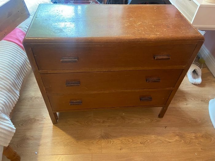 Chest of drawers