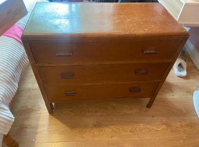 Chest of drawers