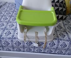 child's portable highchair type seat