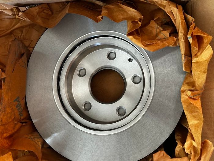 New set of front break discs and pads Mazda 3 and CX-3