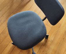 BLECKBERGET Swivel chair in dark grey