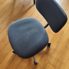 BLECKBERGET Swivel chair in dark grey