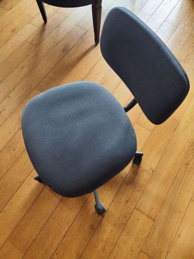 BLECKBERGET Swivel chair in dark grey