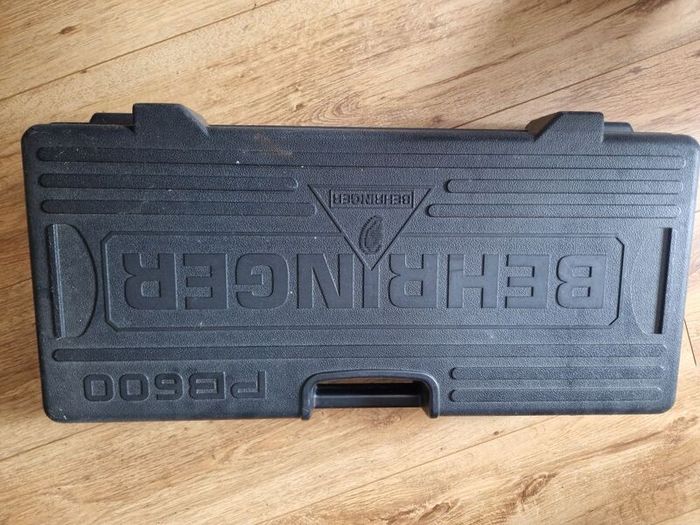 Behringer Pedal Board PB600