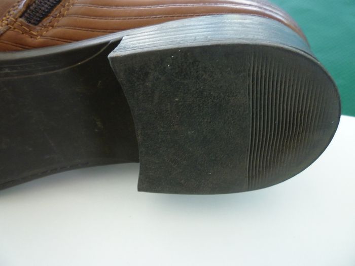 Brown Leather Chelsea Ladies Boots.  Side Zip. Colour Saddle Brown. Brand Ellen Blake.  Size Uk 6 / Eu 39.   In Very Good Condition. Quality Leather