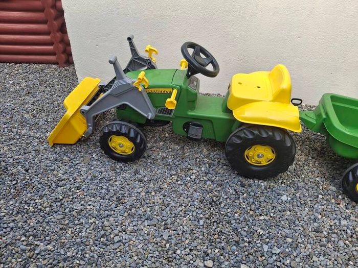 John Deere tractor and trailer