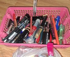 Lip liner, lip gloss, eye liner, lipstick, mascara, ...