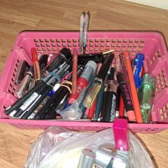 Lip liner, lip gloss, eye liner, lipstick, mascara, ...