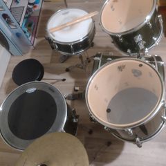 Pearl drum kit.