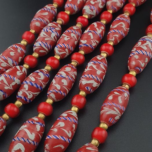 Antique Venetian Style Feather Desgin & Venetian Red WhiteHeart Glass Beads Necklace