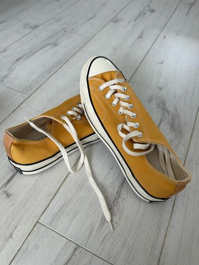 Mens mustard Converse shoes (UK 10)