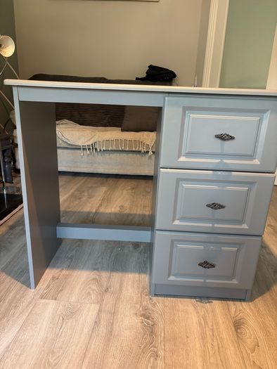 Dressing table with Mirror