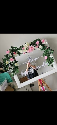 Welcome mirror with stand