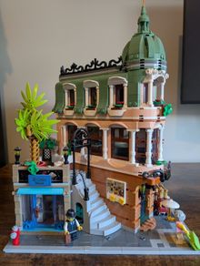 LEGO Icons: Boutique Hotel 10297