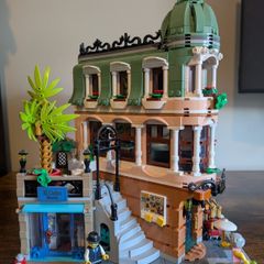 LEGO Icons: Boutique Hotel 10297