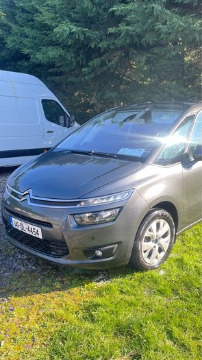 7 seater tested and taxed