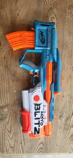 Nerf Elite 2.0 Motoblitz CS-10 Blaster + Extra Magazines