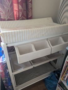 Baby changing unit with built in bath
