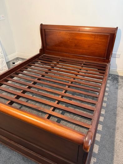 Bedroom furniture set
