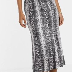 Snakeprint skirt