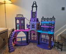 Monster High Haunted High School Playset + Accessories