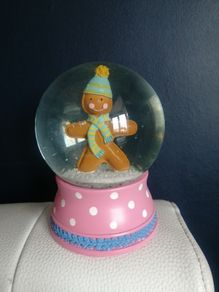 gingerbread man snow globe
