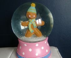 gingerbread man snow globe