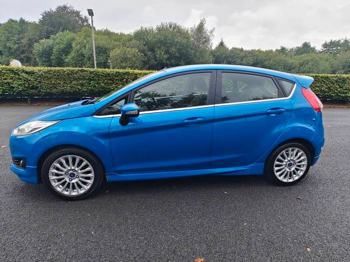 2015 Ford Fiesta Automatic low mileage