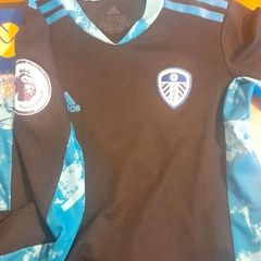 leeds United Age 7/8 goalkeeper shirt and shorts