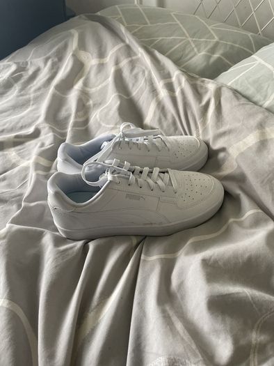 White Puma sneakers size 7