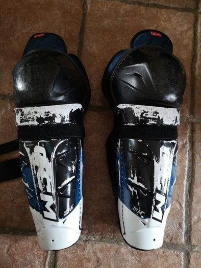 Full set of inline/roller hockey gear