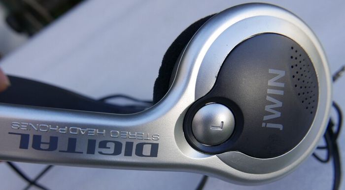 Jwin  Lightweight Heavy Bass Digital Stereo Headphones