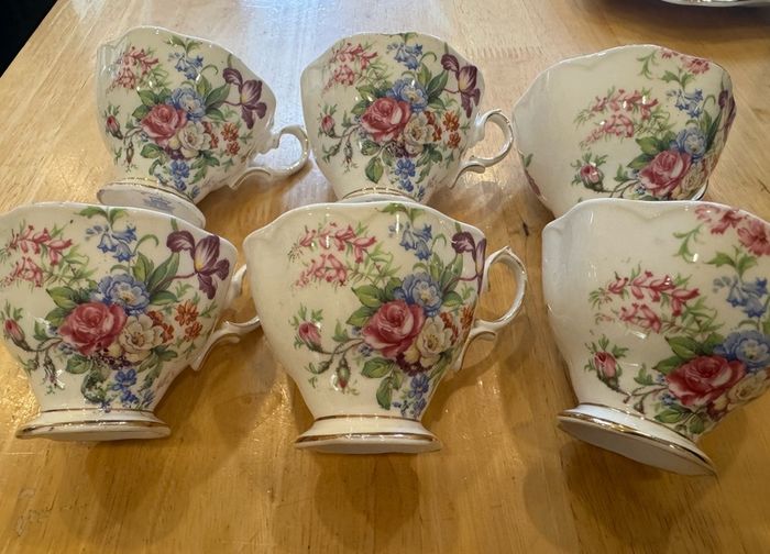 China Royal Albert Lavender Rose Tea Cups