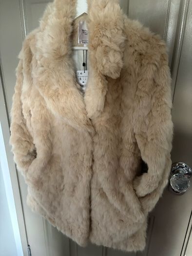 New with tags Zara faux fur in blonde