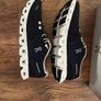 On cloud navy  runners uk8 unisex Image 3
