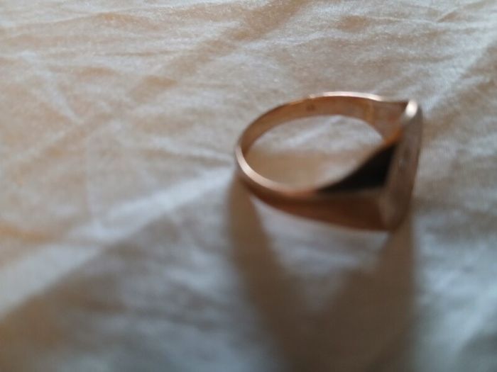 9ct Gold signet ring Mint condition - Confirmation