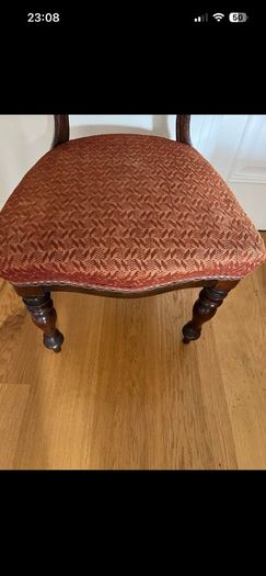 Antique style chair