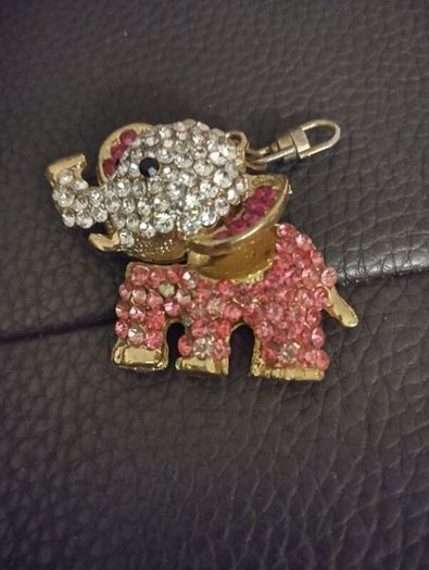 Elephant rhinestone keyring or can put it on handbag