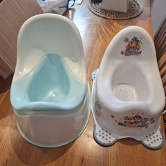 Two pottys