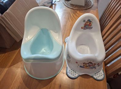 Two pottys
